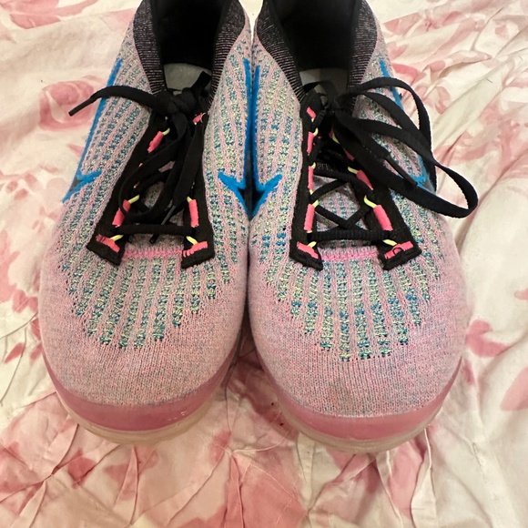 vapor max pink blue and black - Picture 2 of 4